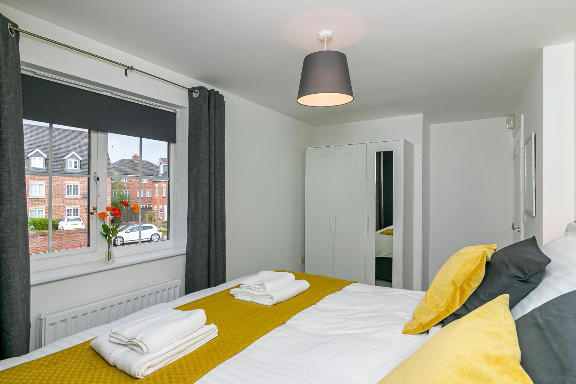 Three Bedroom Apartment By Vesta Serviced Accommodation & Short Lets Hatfield With Free Parking Eksteriør bilde