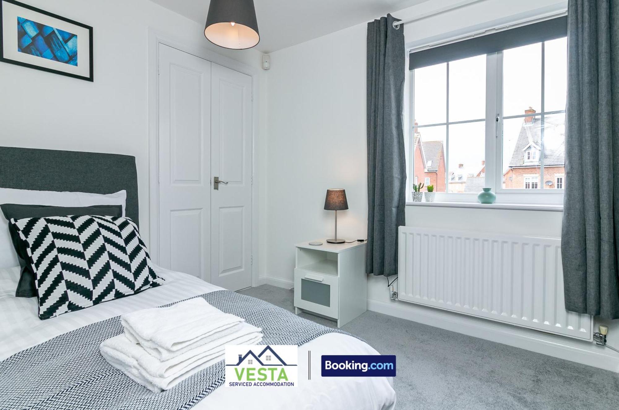 Three Bedroom Apartment By Vesta Serviced Accommodation & Short Lets Hatfield With Free Parking Eksteriør bilde