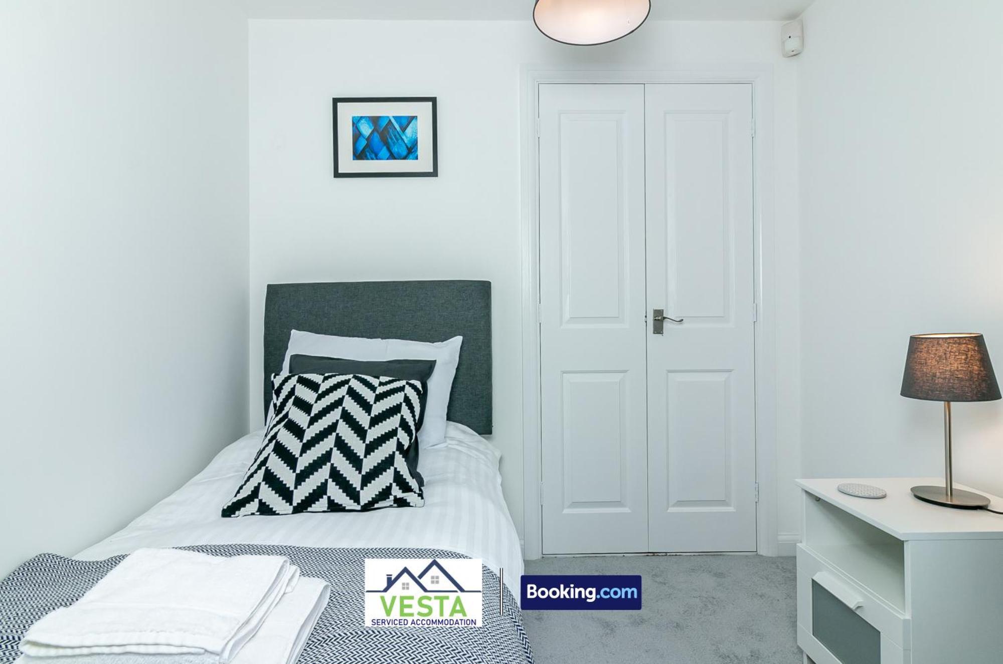 Three Bedroom Apartment By Vesta Serviced Accommodation & Short Lets Hatfield With Free Parking Eksteriør bilde